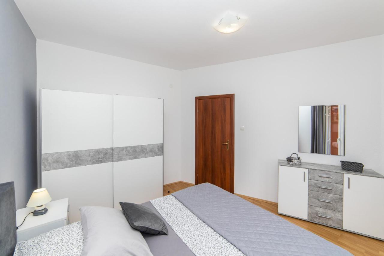 Apartmani Lile Gradac  Exteriör bild