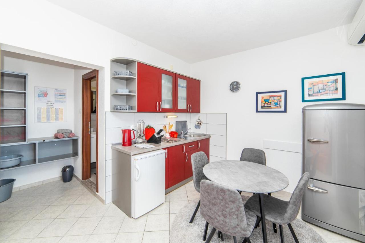 Apartmani Lile Gradac  Exteriör bild